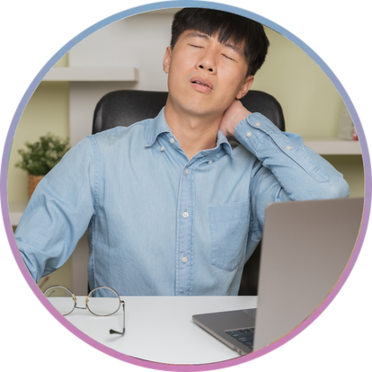 肩こりに悩む女性